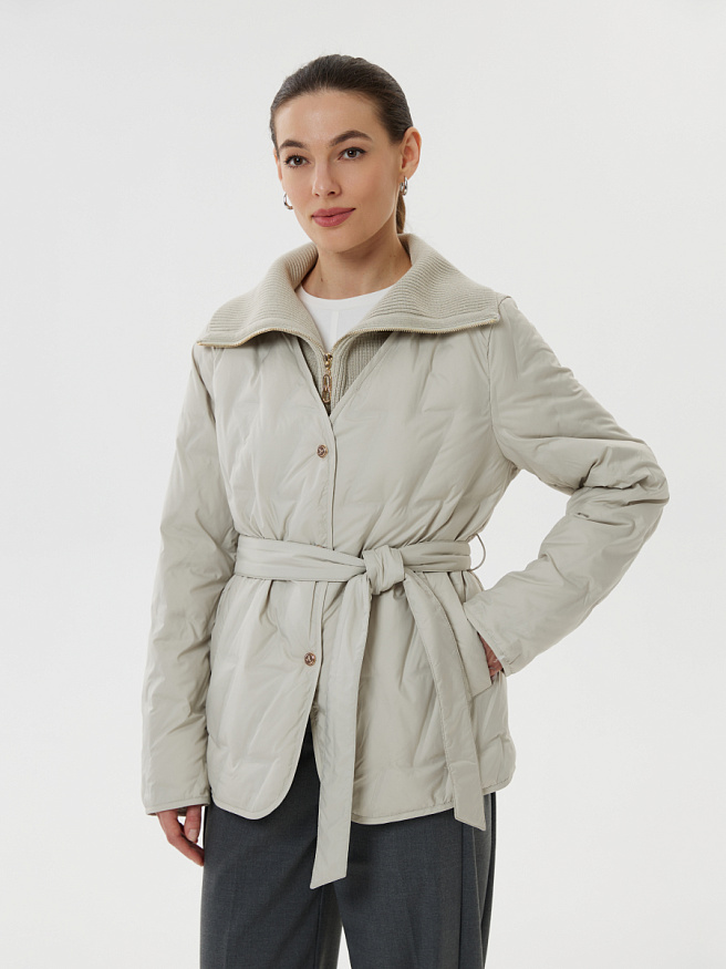 Стеганая куртка светло-оливкового оттенка с трикотажным воротником
