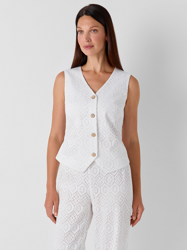 Жилет из кружевной ткани