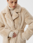Шуба из эко-меха с поясом и английским воротником в бежевом цвете 1.10.4-10-5 (Бежевый)
