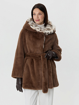 Шуба из эко-меха средней длины с принтом "рысь" на капюшоне