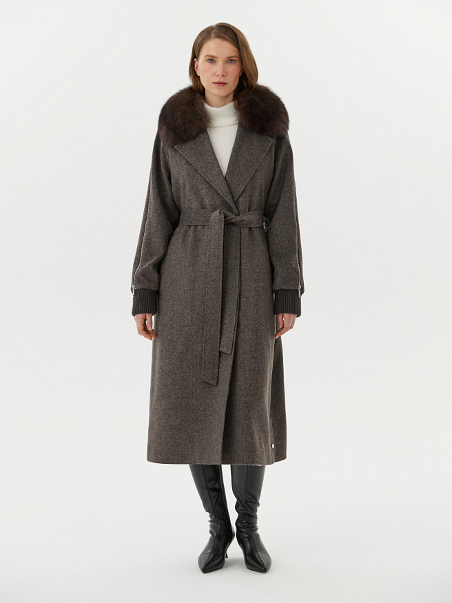 Демисезонное пальто из шерсти с воротником из меха песца в коричневом цвете