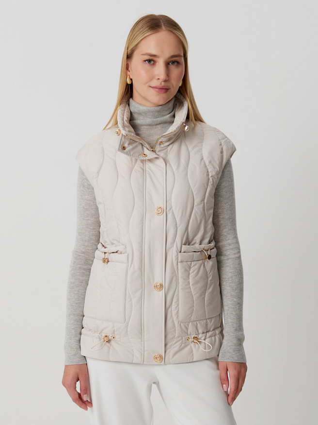 Жилет из плащевой ткани с накладными карманами