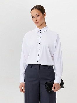 Белая рубашка-кимоно с контрастными пуговицами