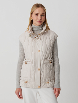 Жилет из плащевой ткани с накладными карманами