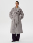Шуба из эко-меха с поясом и английским воротником в жемчужно-сером цвете 1.10.4-10-5 (Серый)