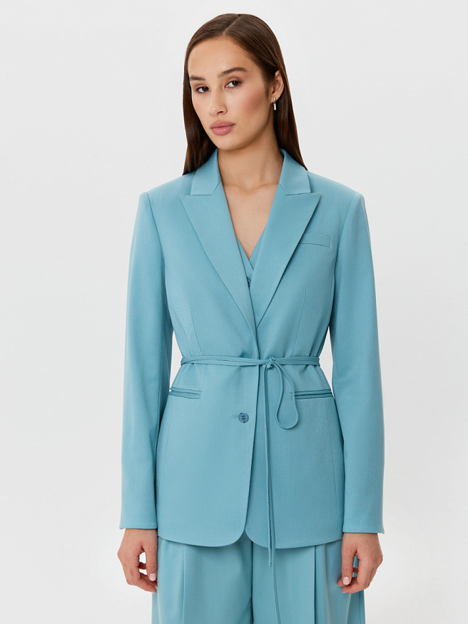 Однобортный жакет с поясом