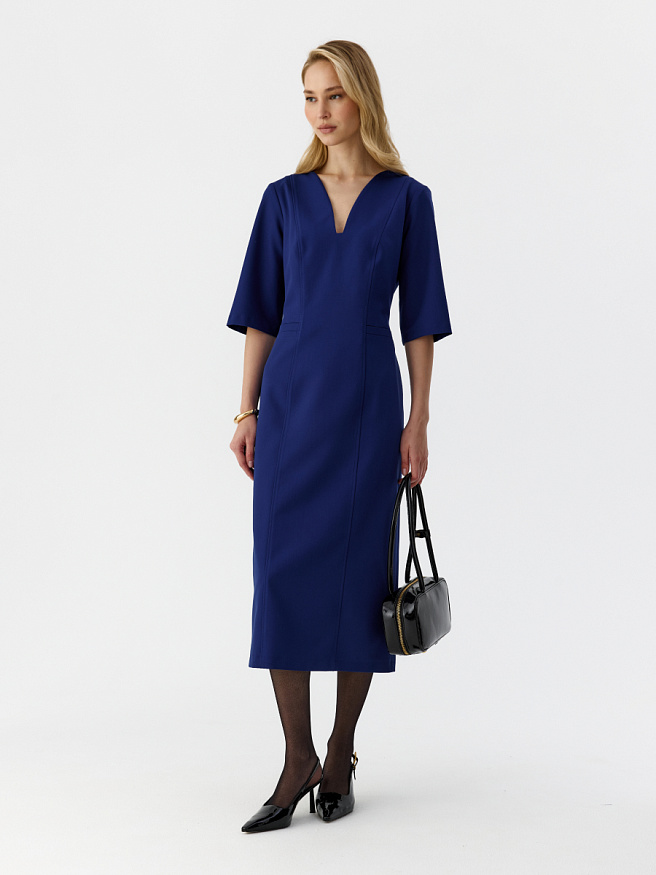 Платье миди с фигурным вырезом