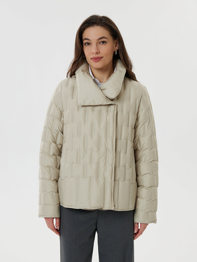 Легкая пуховая куртка мятно-оливкового оттенка с воротником-стойкой