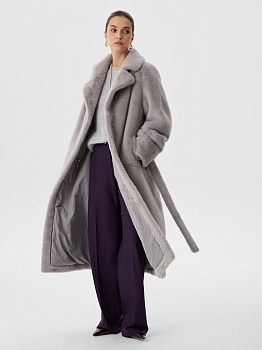 Шуба из эко-меха с поясом и английским воротником в жемчужно-сером цвете Шуба из эко-меха с поясом и английским воротником в жемчужно-сером цвете