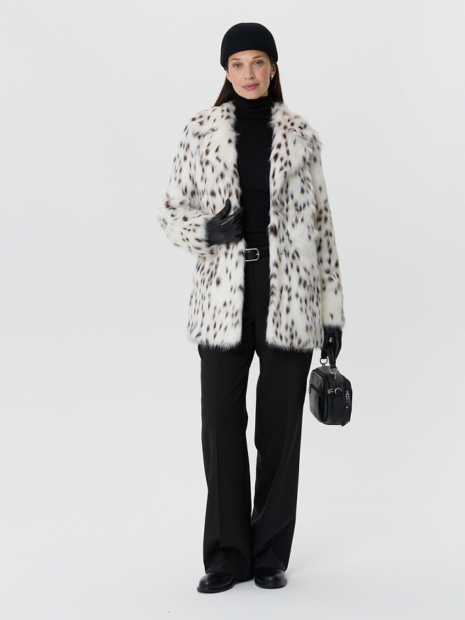 Укороченная шуба из эко-меха под рысь с английским воротником