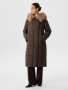 Элегантный пуховик средней длины с капюшоном и натуральным мехом  в шоколадном цвете 1.10.4-9-5 (Коричневый)