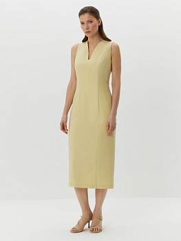 Платье-футляр с фигурным  вырезом