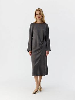 Платье с асимметричным рельефом из атласа