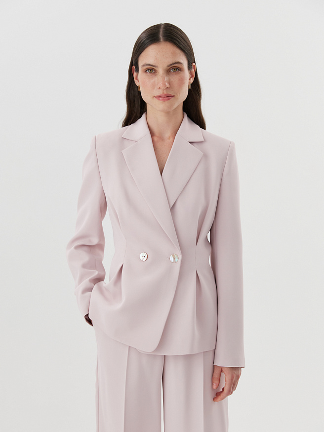 Жакет из крепа с защипами на талии