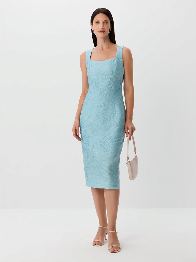 Коктейльное платье из фактурной ткани