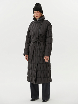 Пуховик с тиснением и воротником-стойкой в чёрном цвете