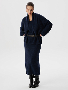 Комплект из трикотажа с шерстью: джемпер, юбка и косынка