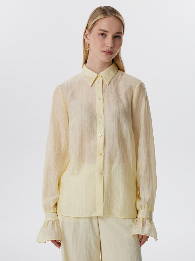 Рубашка из тенселя с воланами на манжетах