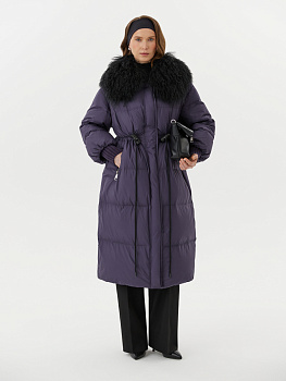 Премиальный зимний пуховик с мехом ламы в виноградном цвете