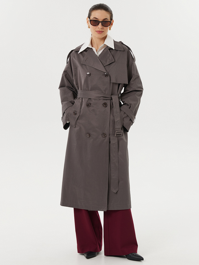 Классический плащ серого цвета с английским воротником и поясом