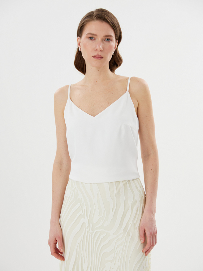 Топ из атласа на бретелях