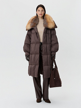 Премиальный пуховик с капюшоном и меховой отделкой